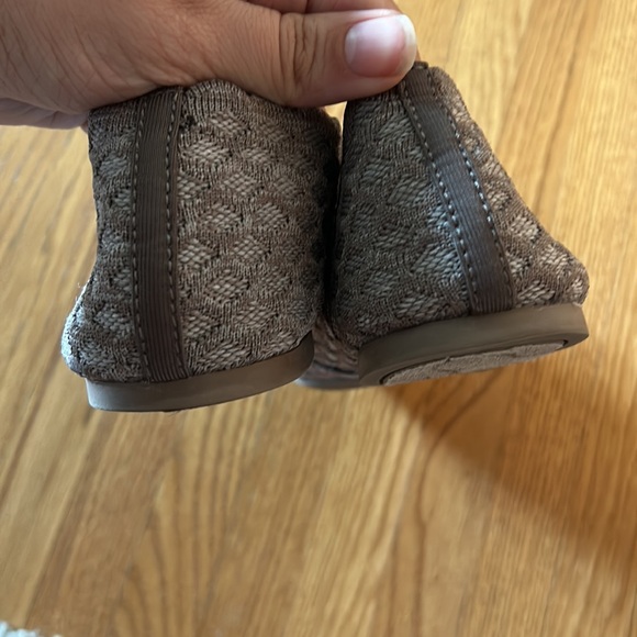 Sketchers Taupe Flats - Picture 8 of 8